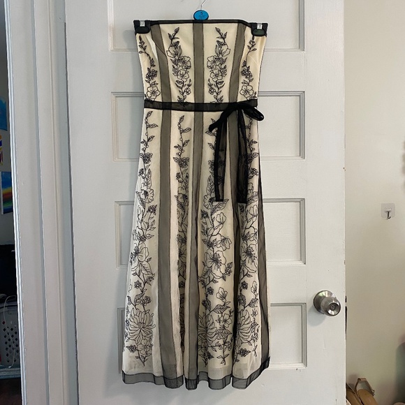 Cream and black strapless semi formal dress - Picture 1 of 4